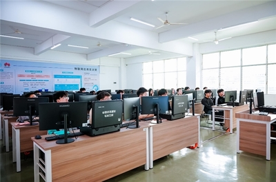 看见数字中国，加速千行万业智能化升级——泉州人才助力数字化转型